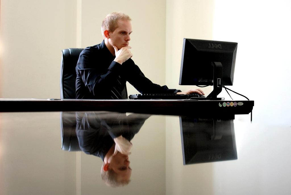 Personalized workspace with motivational elements